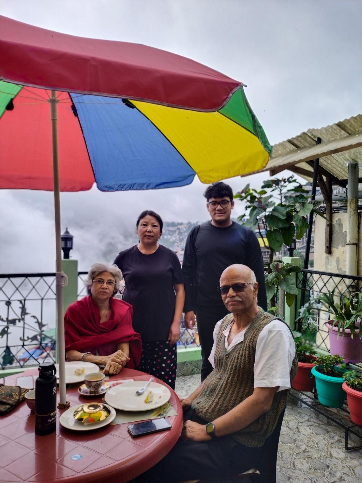 Dew Drops Guest House ดาร์จีลิง ภายนอก รูปภาพ