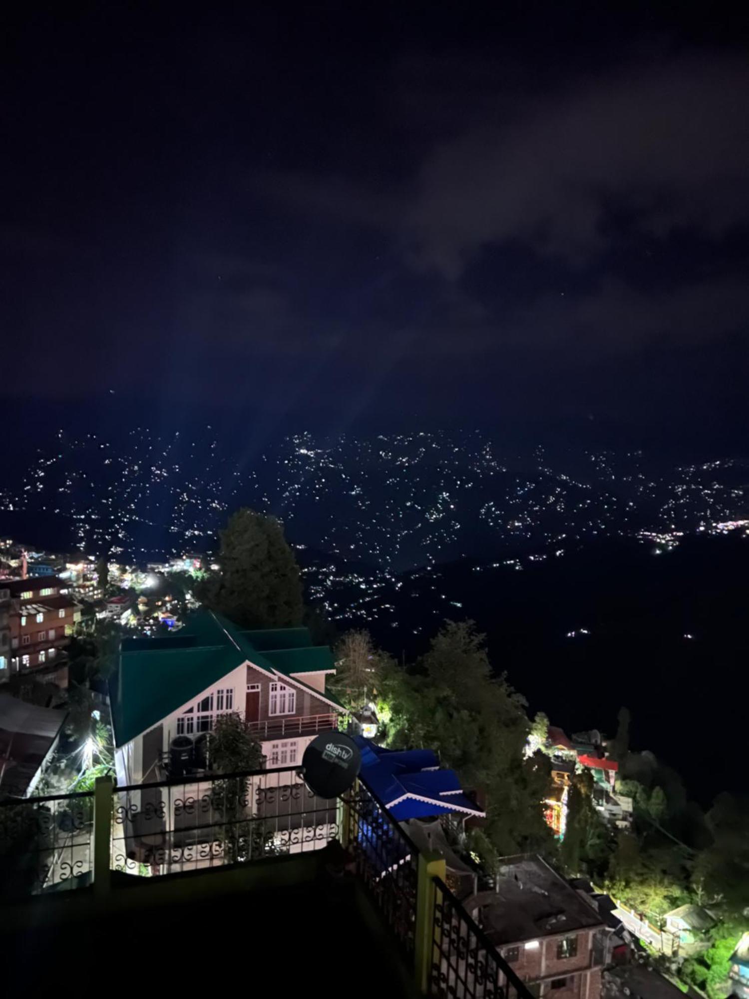 Dew Drops Guest House ดาร์จีลิง ภายนอก รูปภาพ